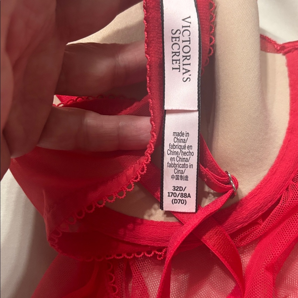 Red Lingerie - Picture 5 of 6